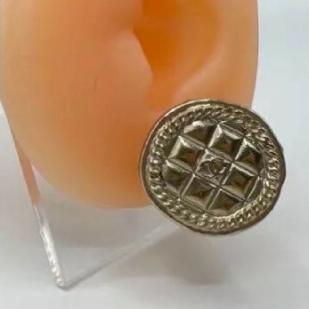 Vintage Chanel CC Matelasse clip-on earrings - Picture 11 of 15